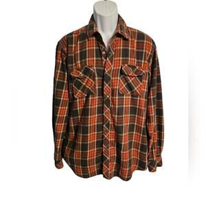 Men's Long sleeved plaid shirt Snap front size L